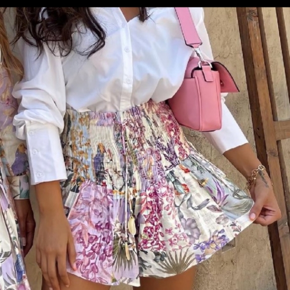 Blogger’s Fav| NWT ZARA Floral Print Shorts - Picture 3 of 4